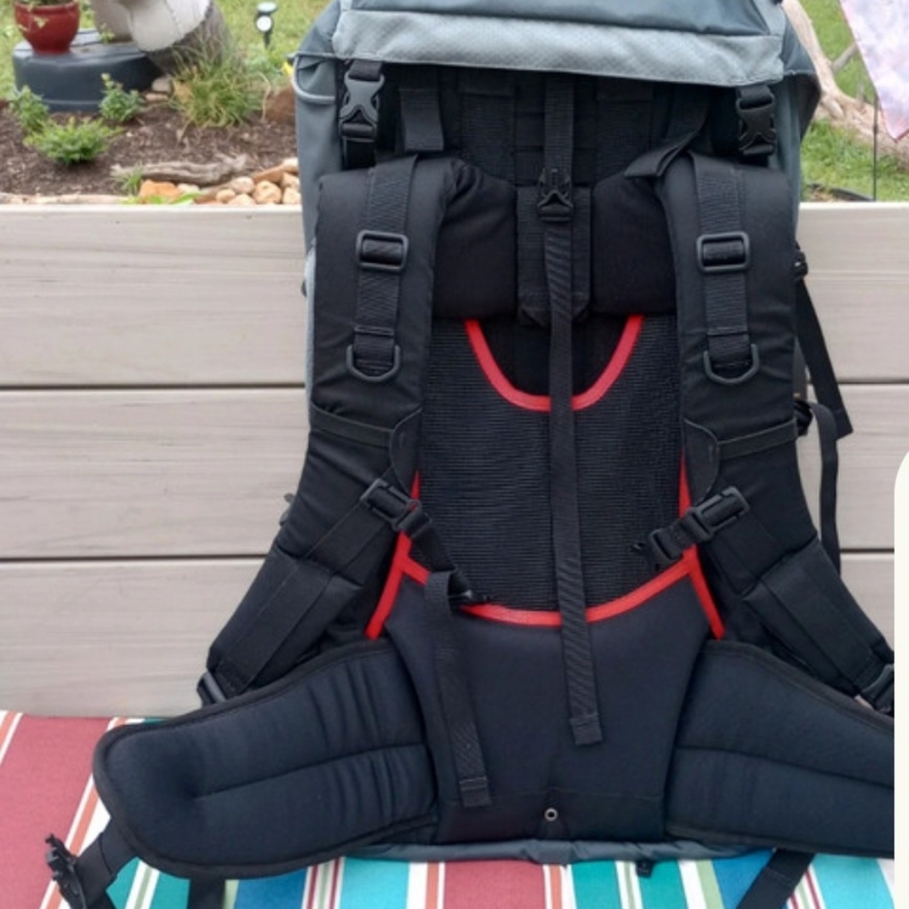 60 L Backpack - Picture 3 of 10